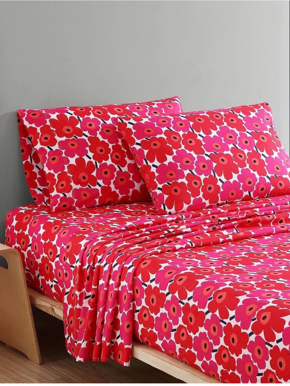 Marimekko Mini-Unikko Floral Queen Sheet set in Pink and Orange